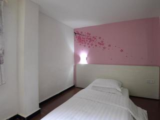 V8 Hotel Xi Cun Branch - 1