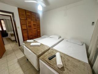 Casas com 2 suítes (ambas com ar split) e internet privativa 300MBPS, no Residencial Village do Bosque, condomínio com quiosques com churrasqueiras , piscina, sauna portaria 24hrs, a aproximadamente 200m da praia de Taperapuã Axé Moi - 2