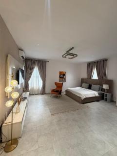 3 bedroom duplex with cinema room & game area - 4