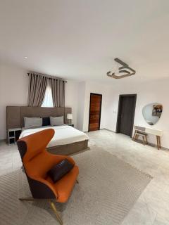 3 bedroom duplex with cinema room & game area - 3