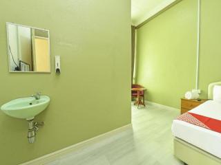 OYO 90639 Hotel Azimah - 2