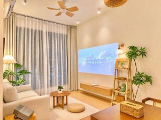 Hikari Stay Muji Japandi near KSL Mall with Projector - 0