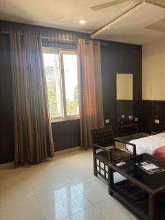 Hotel Corbett Inn - 2
