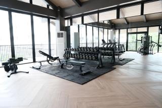 Airport Transit Gem with Gym and Pool - 5