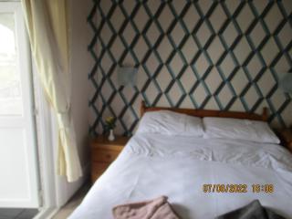 Sefton Lodge SEAFRONT ,PANORAMIC SEA VIEW ENSUITE BALCONY ROOMS AVAILABLE, GUEST GARDEN - 7