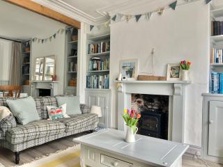 Cosy Central Brixham Home with On Street Parking - 9