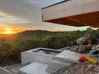 Confortable Forest Retreat Sauna Pool Fireplace - 8