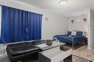 Rustic/Sleeps 2/Ext Stay Discnt/FREE WI-fi&Parking - 3