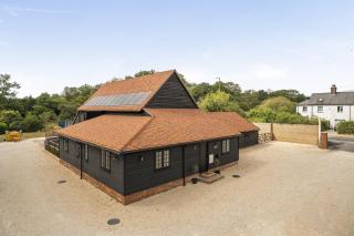 Barn - Sleeps 10 - Hot Tub - Parking - 7