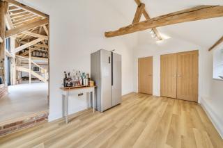 Barn - Sleeps 10 - Hot Tub - Parking - 5