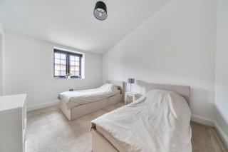 Barn - Sleeps 10 - Hot Tub - Parking - 4