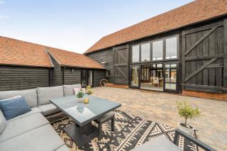 Barn - Sleeps 10 - Hot Tub - Parking - 3