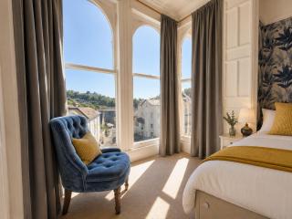 Luxury Torquay Stay - Walk to Harbour & Beach - 9
