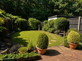 Cheerful 2 Bedroom Home with Off-road parking - 7