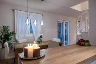 Teivara Private Pool Residence - Heated Pool & Parking - 7
