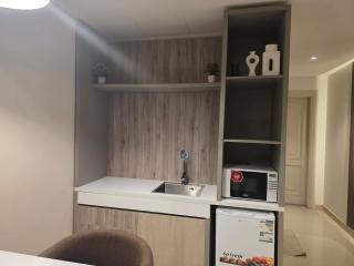 Modern 1BR Apartment with Spacious Living Room - 5