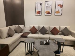 Modern 1BR Apartment with Spacious Living Room - 3