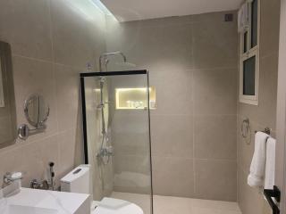 Luxury 2BR Suite Close to Al Safarat - 8