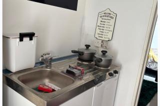 1 Bed Apartment Sleeps 2 - Free Parking - Pets - 2