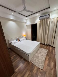 Cozy Fully Furnished 2BHK Stay - 3