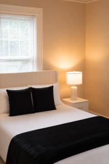 The Witch City Hideout - Salem 3 Bedroom with Gameroom, Balcony & Free Parking - 6