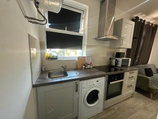Wimbledon Family Studio Flat 1 - 8