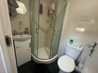 Wimbledon Family Studio Flat 1 - 7