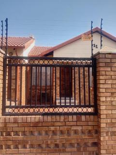 Entire 3 bedroom home in polokwane - 0