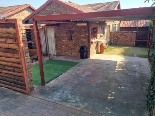 Kingfisher Hideaway - 2