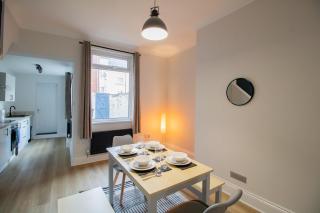 Modern 3-Bed House in Bishop Auckland Sleeps 9 - 1