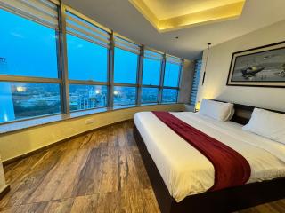 Luxury 3 Bedroom Apartment in Centaurus with Mountain & City Views - 8