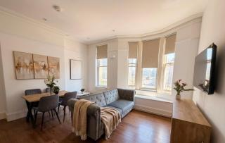 The Luxe Retreat- Luxury 3 Bed Apartment - 0