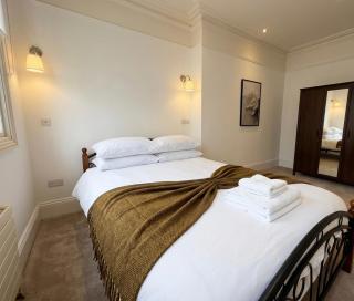 The Luxe Retreat- Luxury 3 Bed Apartment - 3