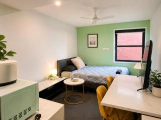 The Cozy Nest Entire Apartment - 2 - 0
