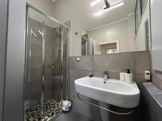 Spacious Apartment close to train station - 6