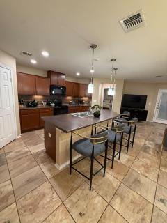 Stylish & charming 4 bedroom house - 5