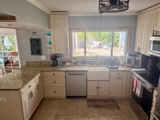 Single Family Home One Level Walk to the Beach! - 8