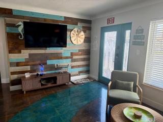 Single Family Home One Level Walk to the Beach! - 5