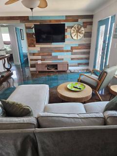 Single Family Home One Level Walk to the Beach! - 6