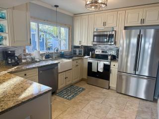 Single Family Home One Level Walk to the Beach! - 9
