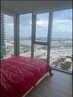 Cozy Studio Home walking distance to bayside marketplace & Kaseya Center view of Port of Miami - 2