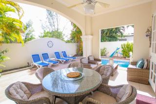 Poolside Home Short Walk to Beach - Turtle View 10 - 7