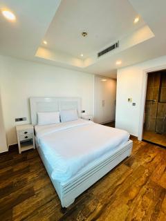 Sky view 3BR Centourous Tower - 5