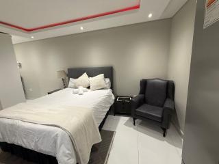 Private Modern Studio Apartment in Sandton - 6
