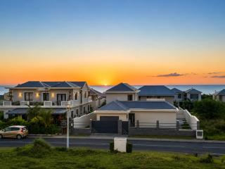 Ocean Views & Stunning Sunsets 1st-Floor Villa - 1