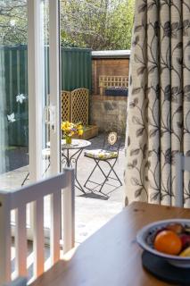 Rossclare Lodge Garden Apartment - 7