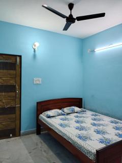Sinngh Guest House ! Nearby Saroj Gupta Cancer Center & Research Institute Thakurpukur Cancer Hospital - 7
