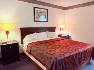 EXECUTIVE INN & SUITES HIGHWAy US 59 - 8