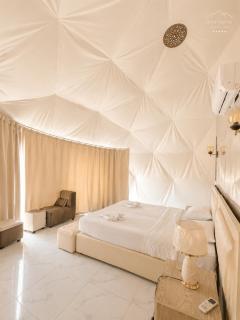 RUM NADINE LUXURY CAMP & Bubbles Hotel - 9