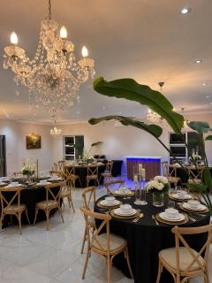 Vale Boutique 11 bdr Villa with Outdoor Cinema, 2 Jacuzzis & banquet Hall - 9